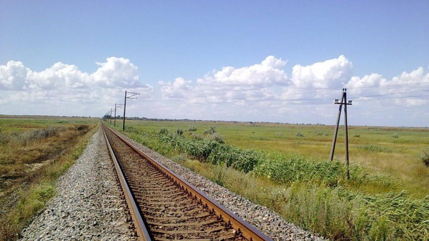 Чому не можна закривати малі залізничні станції