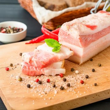 Україна все більше сала купує за кордоном