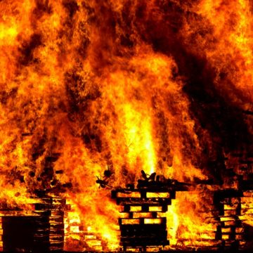На великому деревообробному заводі у Вінниці сталася пожежа