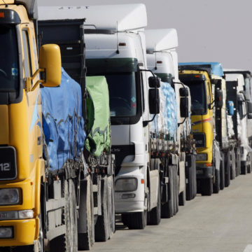Митники затримують вантажі на кордоні через нові показники митної вартості