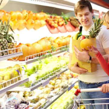 Майже половину сімейного бюджету українці витрачають на їжу — Держстат