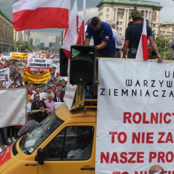 Польські фермери в черговий раз паралізували рух транспорту в Варшаві